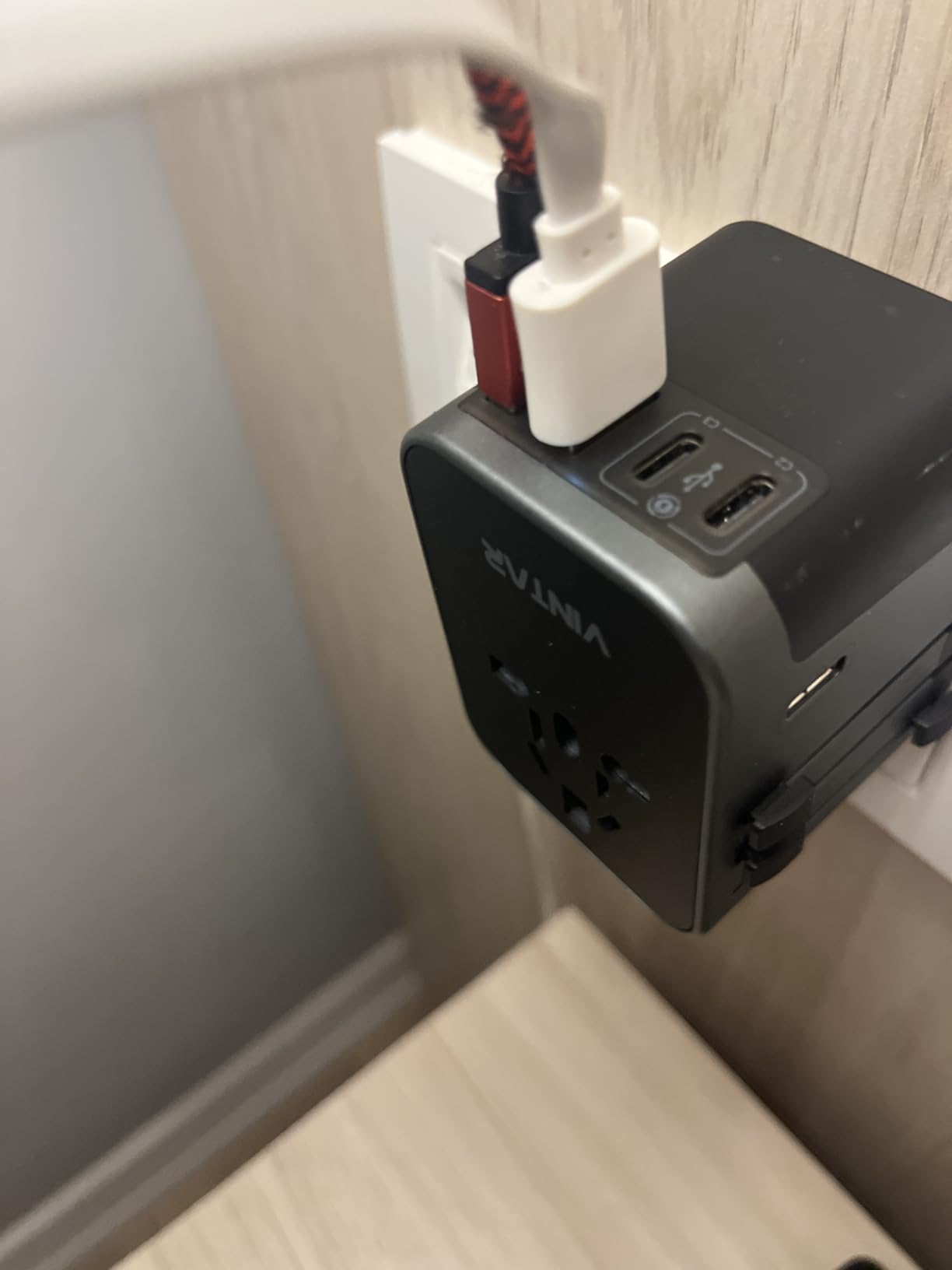 VINTAR Universal Travel Adapter 30W, International Power Adapter customer photo 1