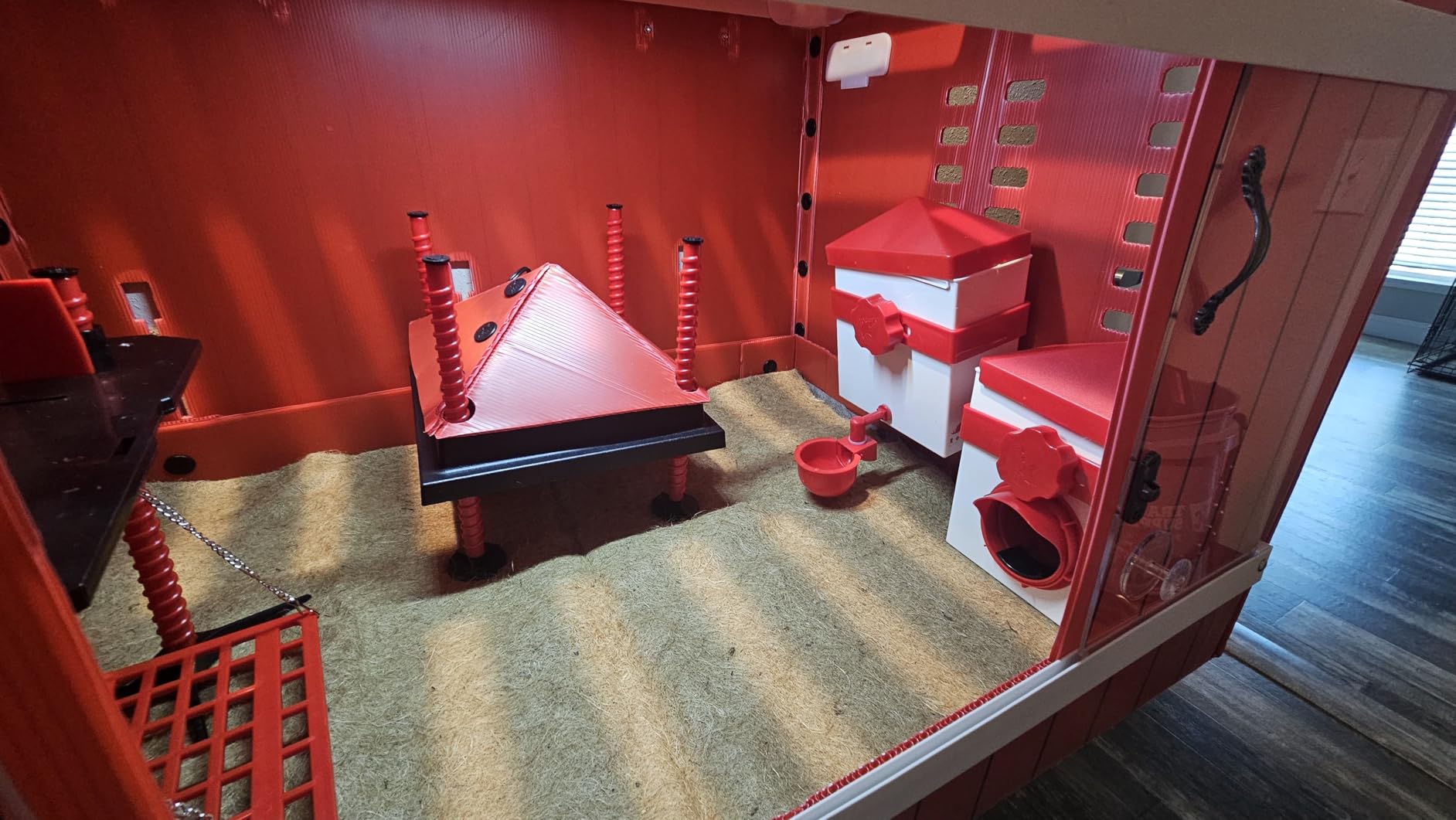 RentACoop Little Red Barn Chick Brooder Set customer photo 2