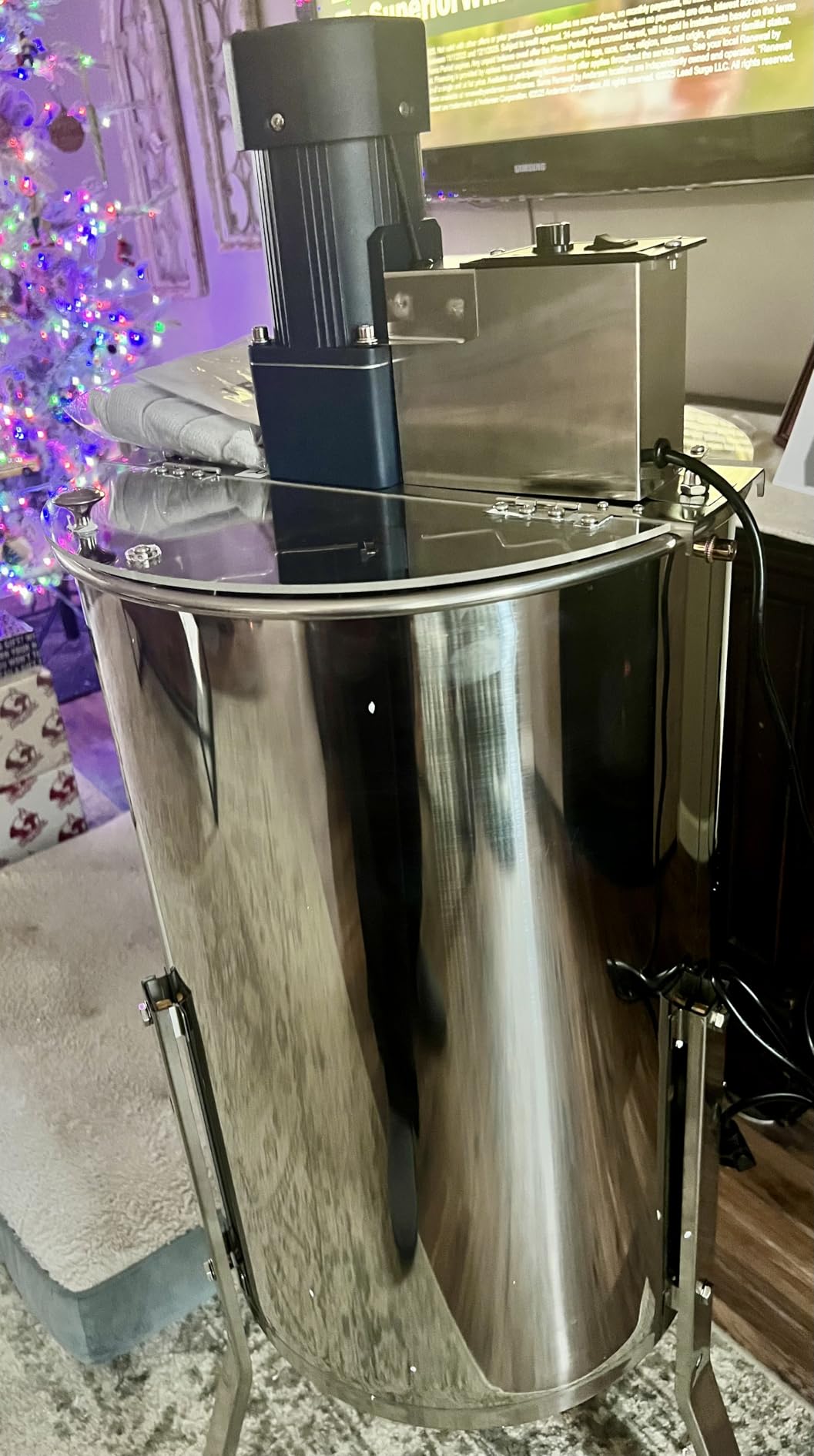 VEVOR 2/4 Frame Electric Honey Extractor with Adjustable Stand customer photo 2