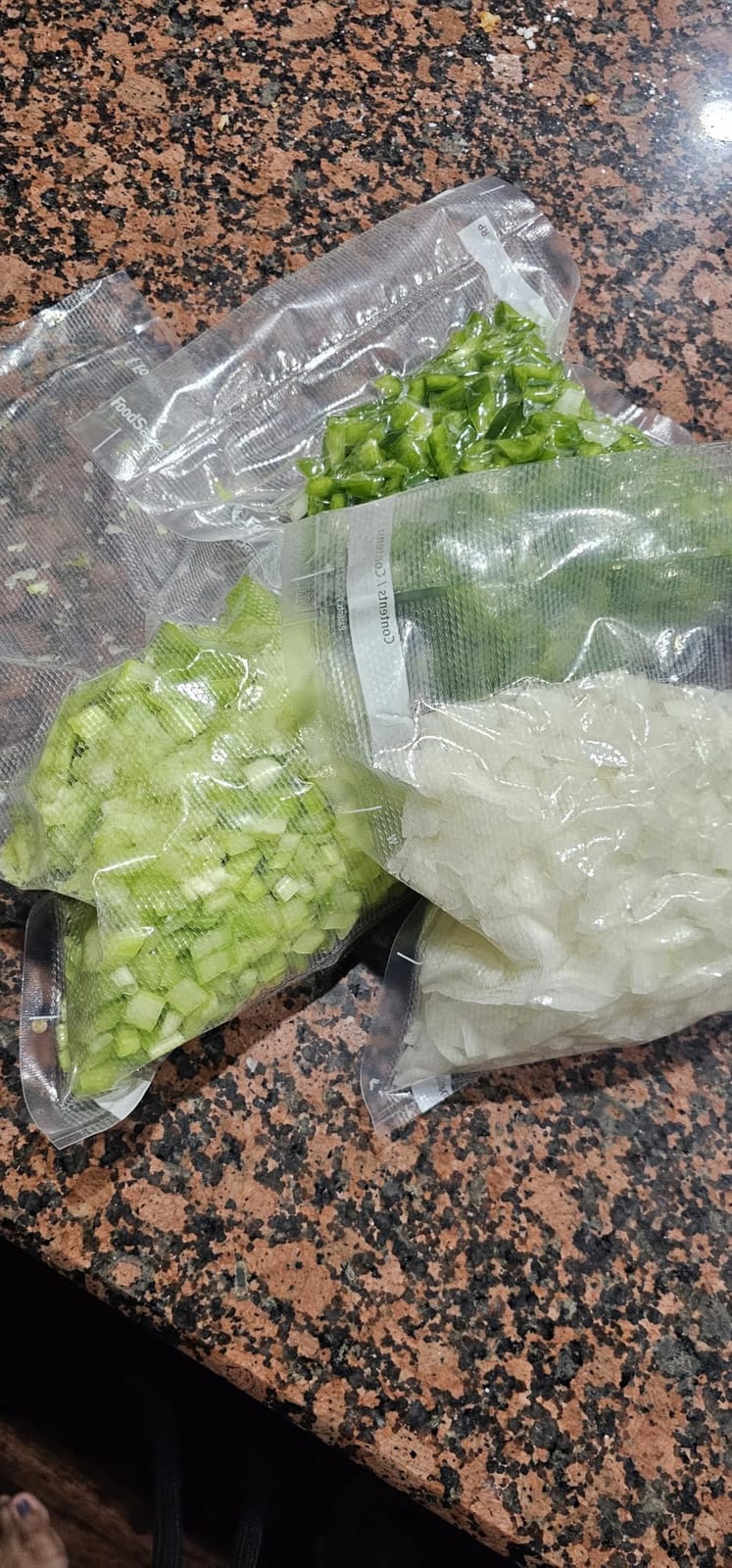 Syntus 150 Pcs Vacuum Sealer Bags for Food, 8x12+11x16+6x10, BPA Free customer photo 1