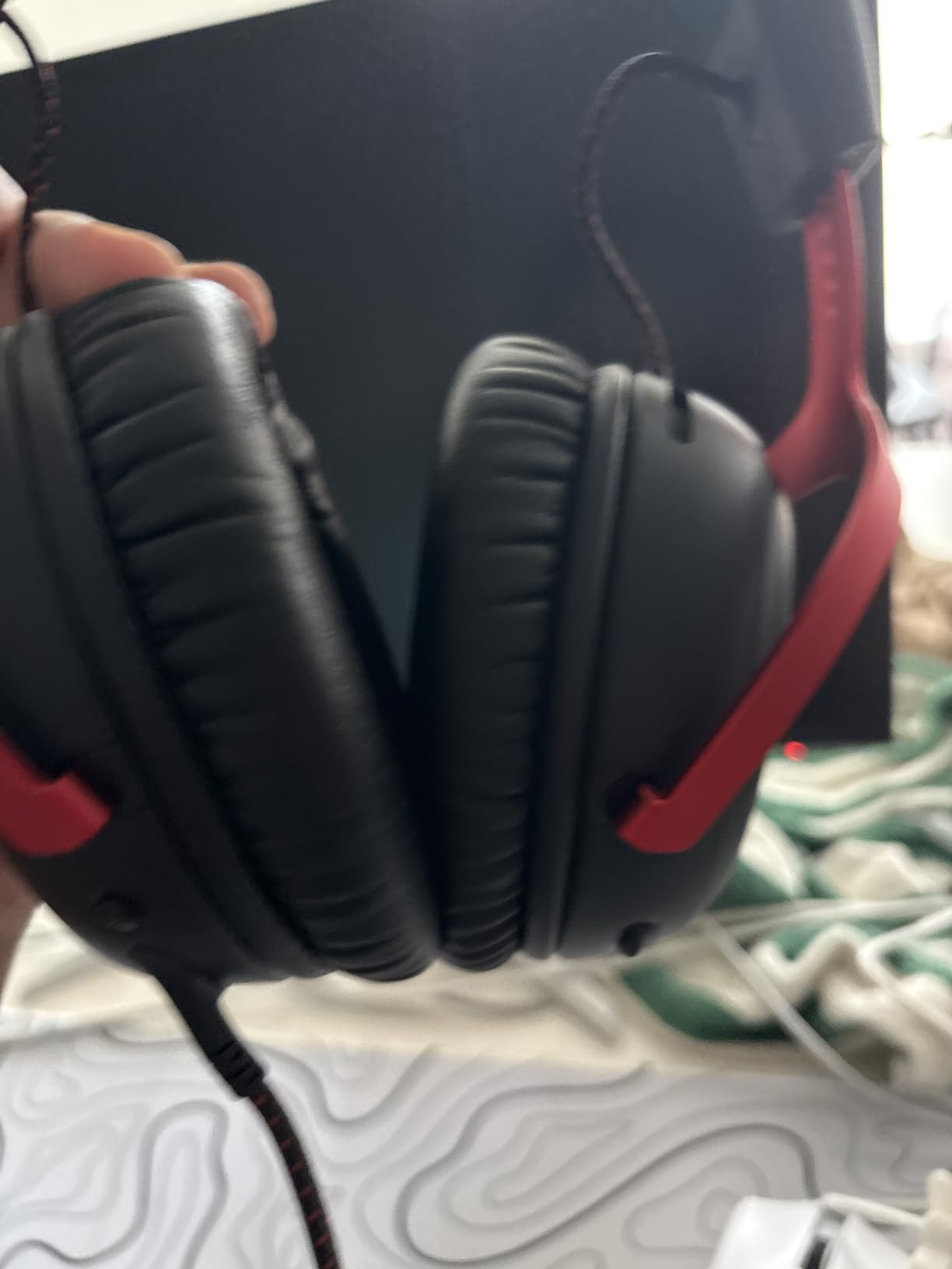 HyperX Cloud III – Wired Gaming Headset, PC, PS5, Xbox Series X|S, Angled 53mm Drivers, Spatial Audio, Memory Foam, Durable Frame, Ultra-Clear 10mm Mic, USB-C, USB-A, 3.5mm – Black/Red customer photo 1