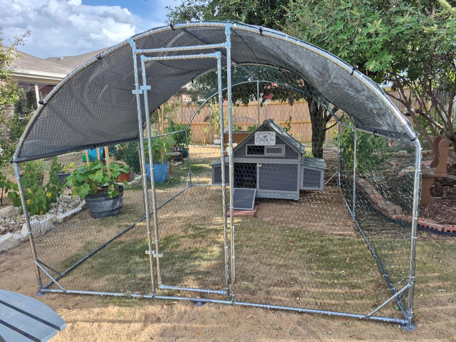 Large Metal Chicken Coop Spire Top Upgrade Tri-Supporting Wire Mesh Chicken Run,Chicken Pen with Water-Resident and Anti-UV Cover,Duck Rabbit House Outdoor (19.5'L x 10'W x 6.5'H) customer photo 1