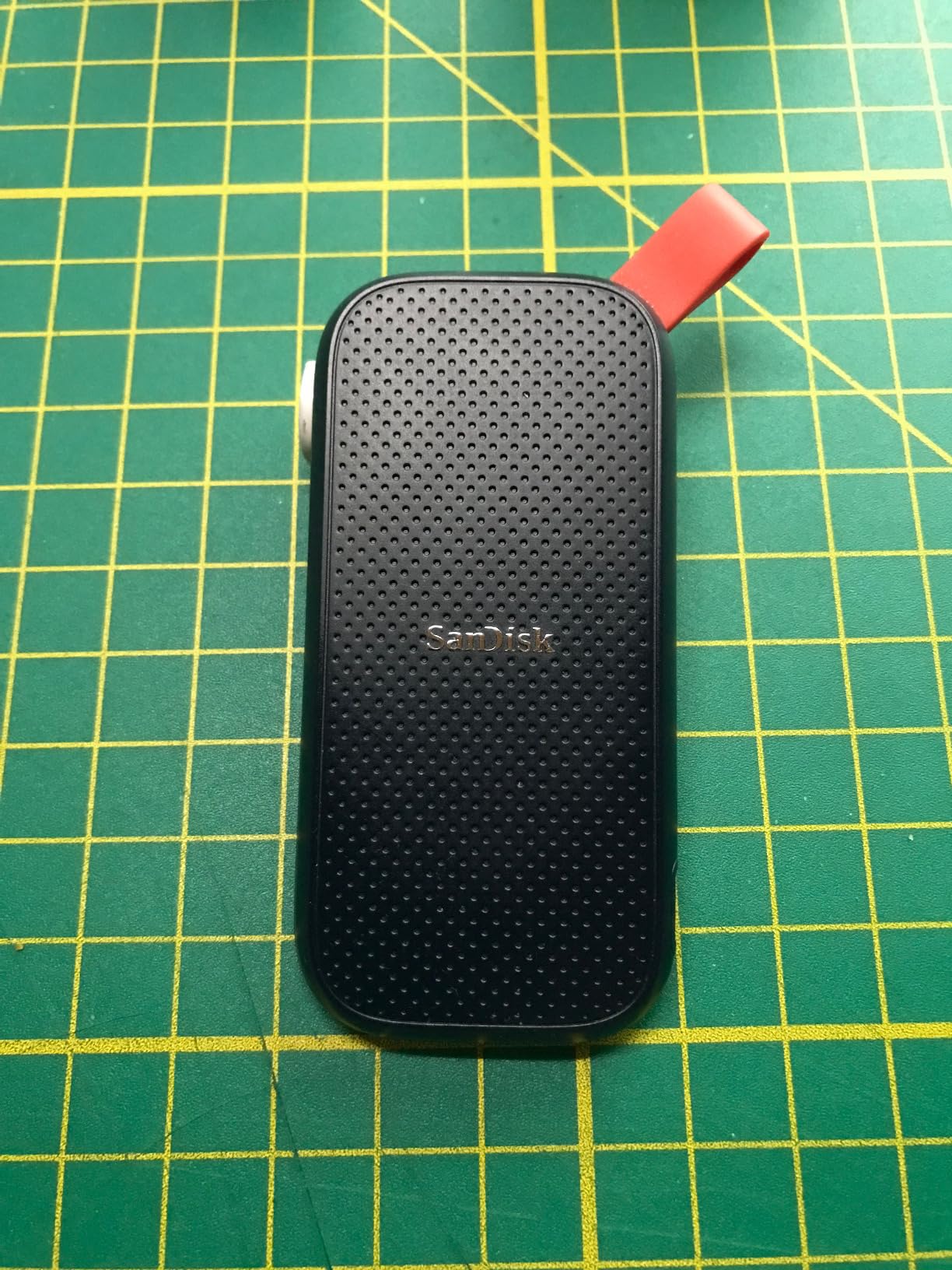 Sandisk 1TB Portable SSD, Up to 800MB/s Read Speeds, Black (Old Model) customer photo 2