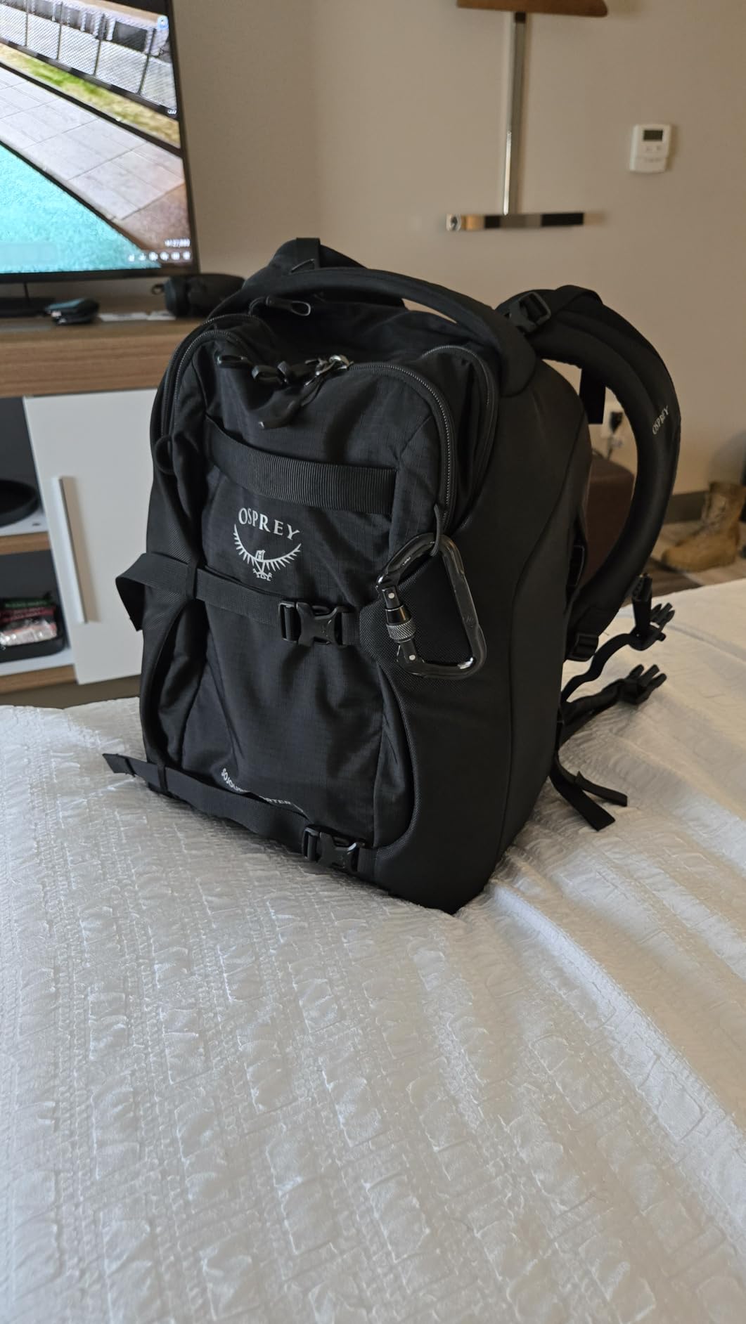 Osprey Sojourn Porter 46L Travel Backpack – Carry-On Compliant Luggage with StraightJacket Compression and Padded Laptop Sleeve – Durable Pack for International or Urban Travel, Black customer photo 2