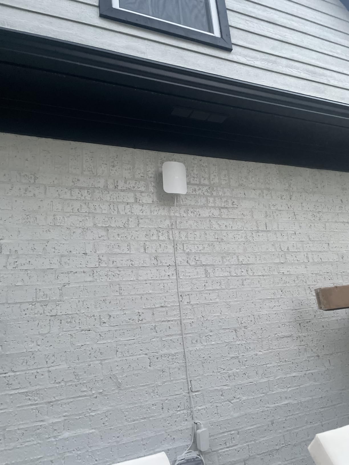 Amazon eero Outdoor 7 dual-band mesh wifi router (newest model), Weatherproof rating of IP66, Coverage up to 15,000 sq. ft. outdoors, 1-pack, Includes 30W PoE+ adapter customer photo 2