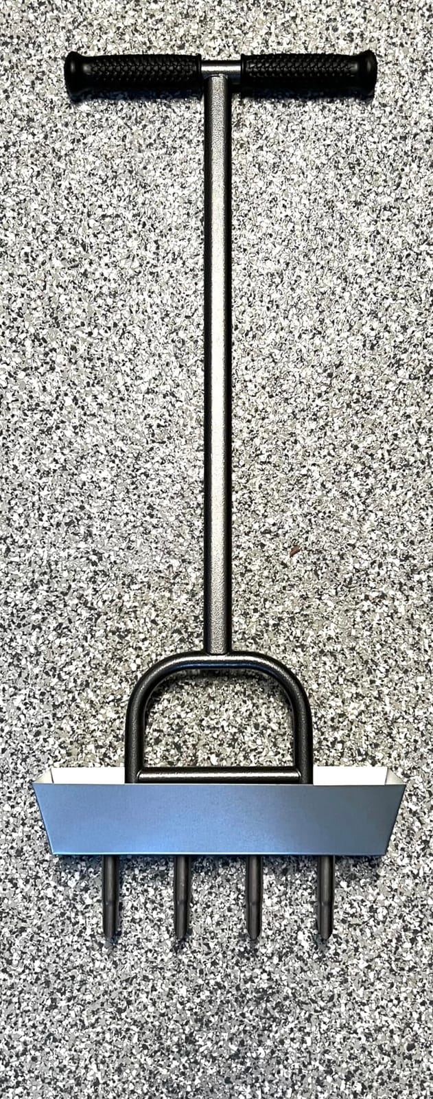 Dolibest Lawn Coring Aerator, Stainless Steel 4 Corer Plug Aerator Tool with Soft Rubber Grip, Manual Grass Aerating Tool, Garden Tool & Cleaning Hand Tool for Loosening Soil and Improving Lawn Health customer photo 1