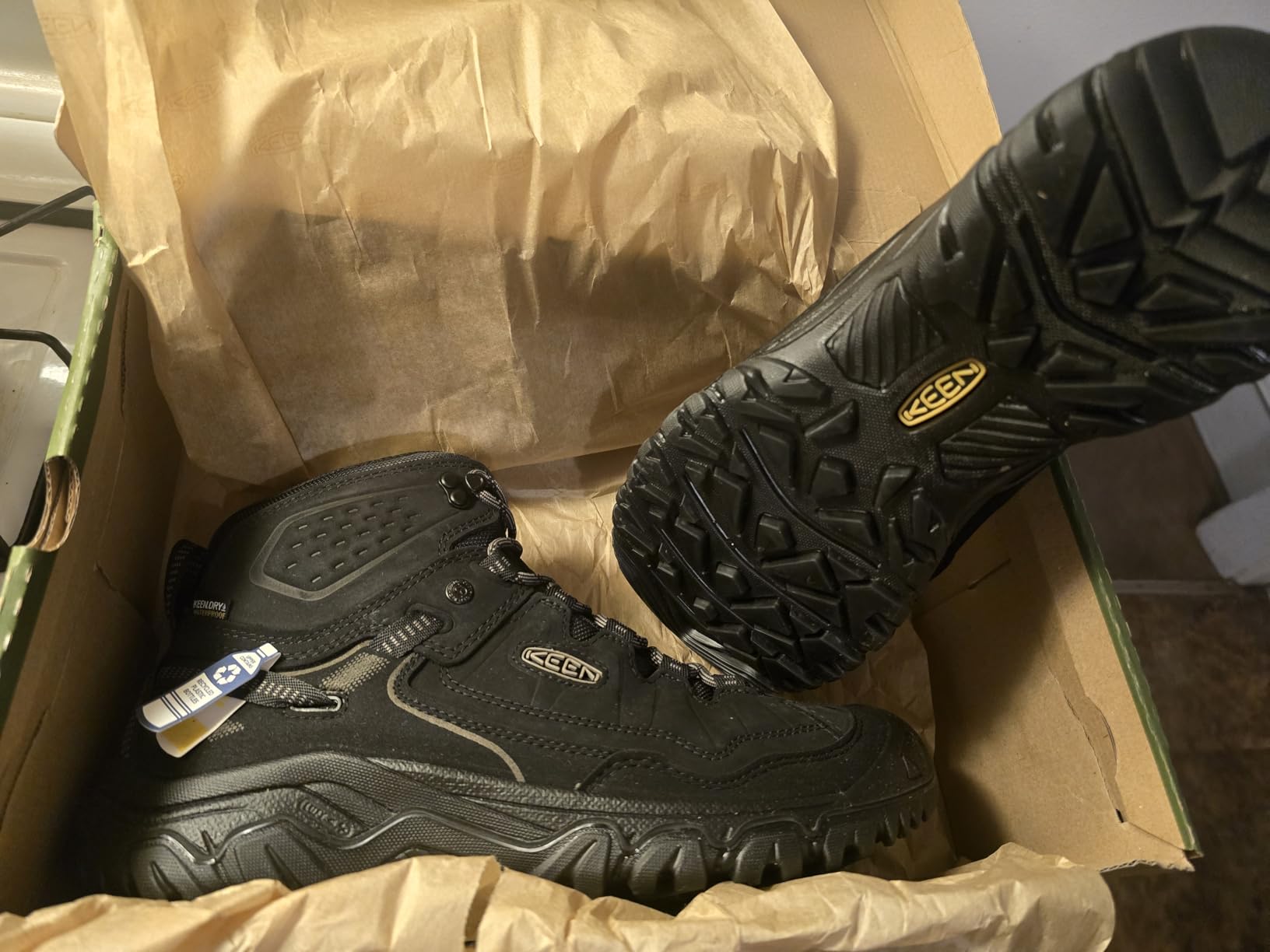 KEEN Men's Targhee 4 Mid Height Waterproof Hiking Boots customer photo 2