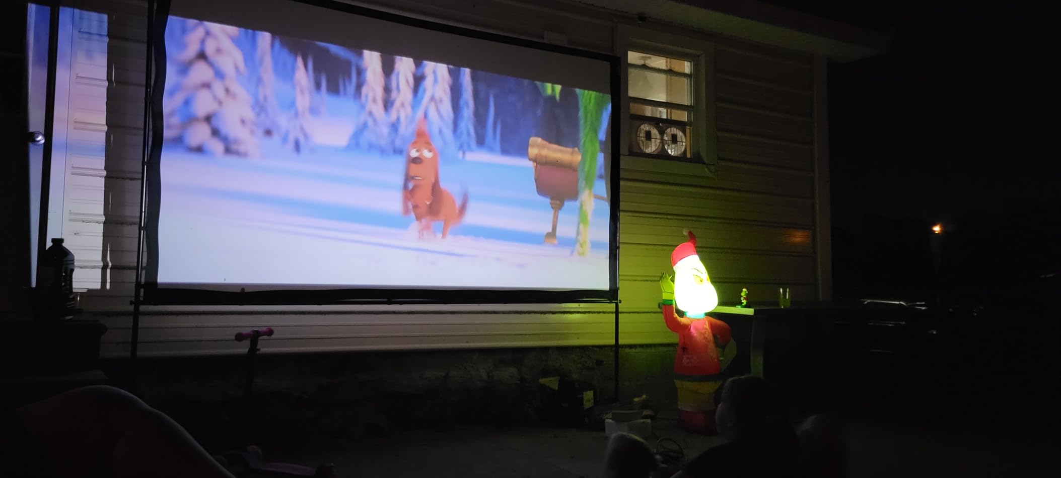 VEVOR Projector Screen with Stand, 120 inch 16:9 4K 1080 HD Outdoor Movie Screen with Stand, Wrinkle-Free Projection Screen with Tripods and Carry Bag, for Home Theater Cinema Backyard Movie Night customer photo 2