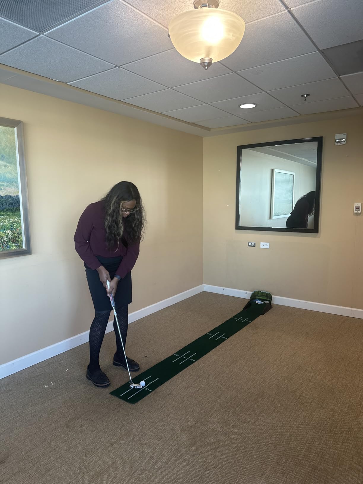 Putting Green Indoor - Golf Putting Mat boasts Genuine Green Speed and a Wrinkle-Free Surface. 8ft Practice Putting Mat with lenticular 3D Backplate, Alignment Guides and Ball Return customer photo 1
