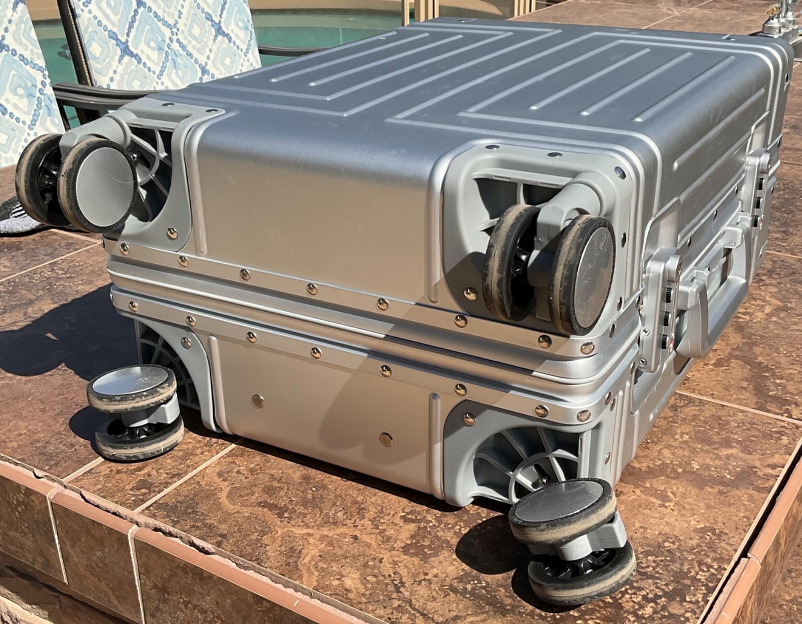 All Aluminum 20'' Luggage with Removable Spinner Wheels,Provide Spare Wheels.Carry on Luggage 22 x 14 x 9 Airline Approved Lightweight Metal Hard Shell Zipperless Suitcase customer photo 1