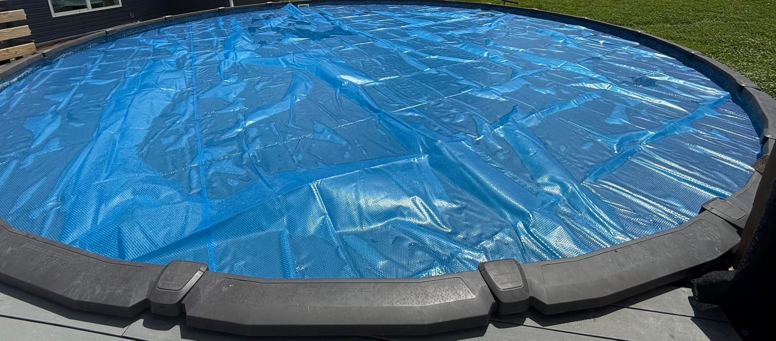 VEVOR Solar Pool Cover, 24 x 12 ft Rectangle Solar Cover 12 mil for Pools, Inground Above Ground Swimming Pool Solar Blanket with Bubble, Heat Retaining Solar Covers Blue customer photo 1