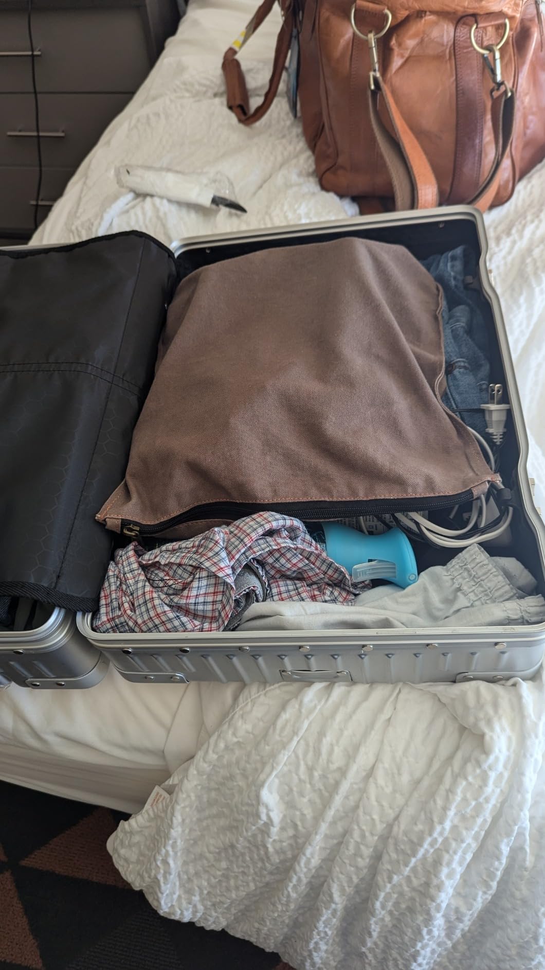 HotWay Zipperless Suitcase with Aluminum Frame, Carry On 20 Inch, Silver customer photo 1