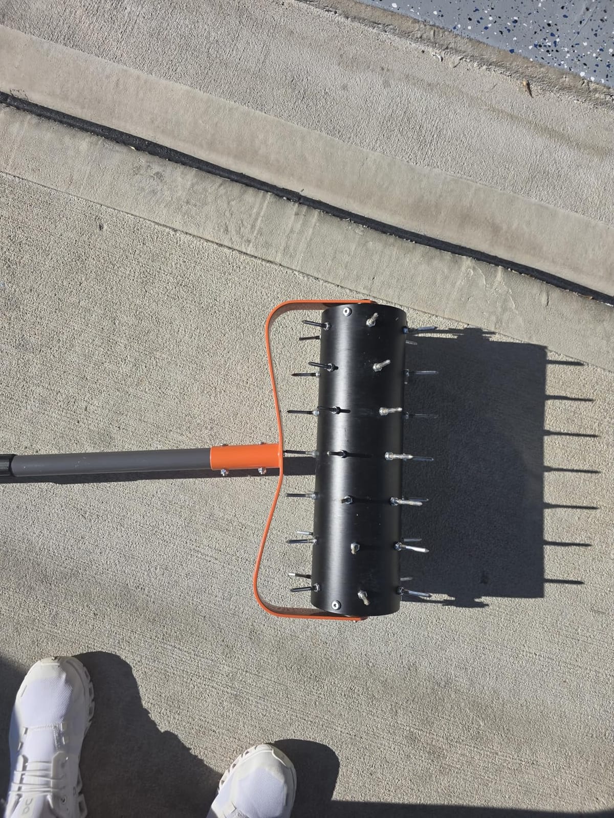 Walensee Rolling Lawn Aerator, Heavy Duty Manual Aerator with 42 Spikes customer photo 1