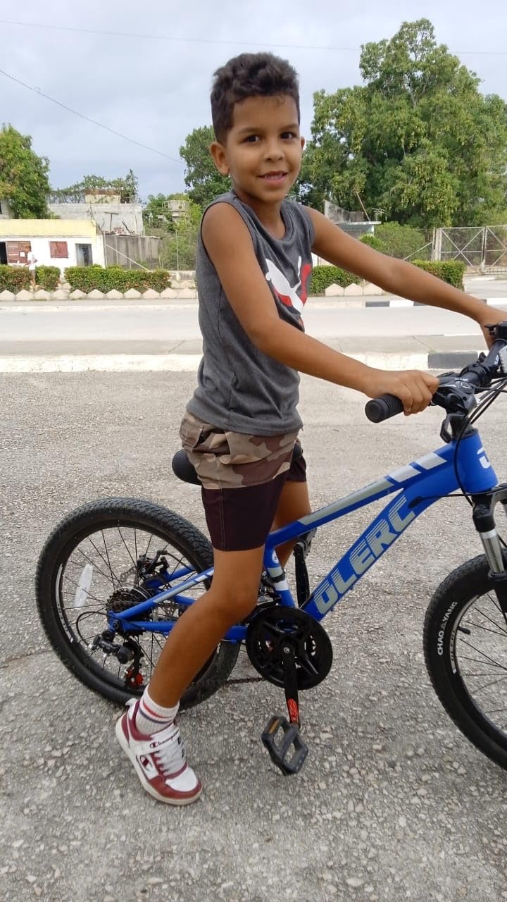 Glerc 20 24 26 Inch Kids Mountain Bike for Boys and Girls Ages 6+ Years customer photo 1
