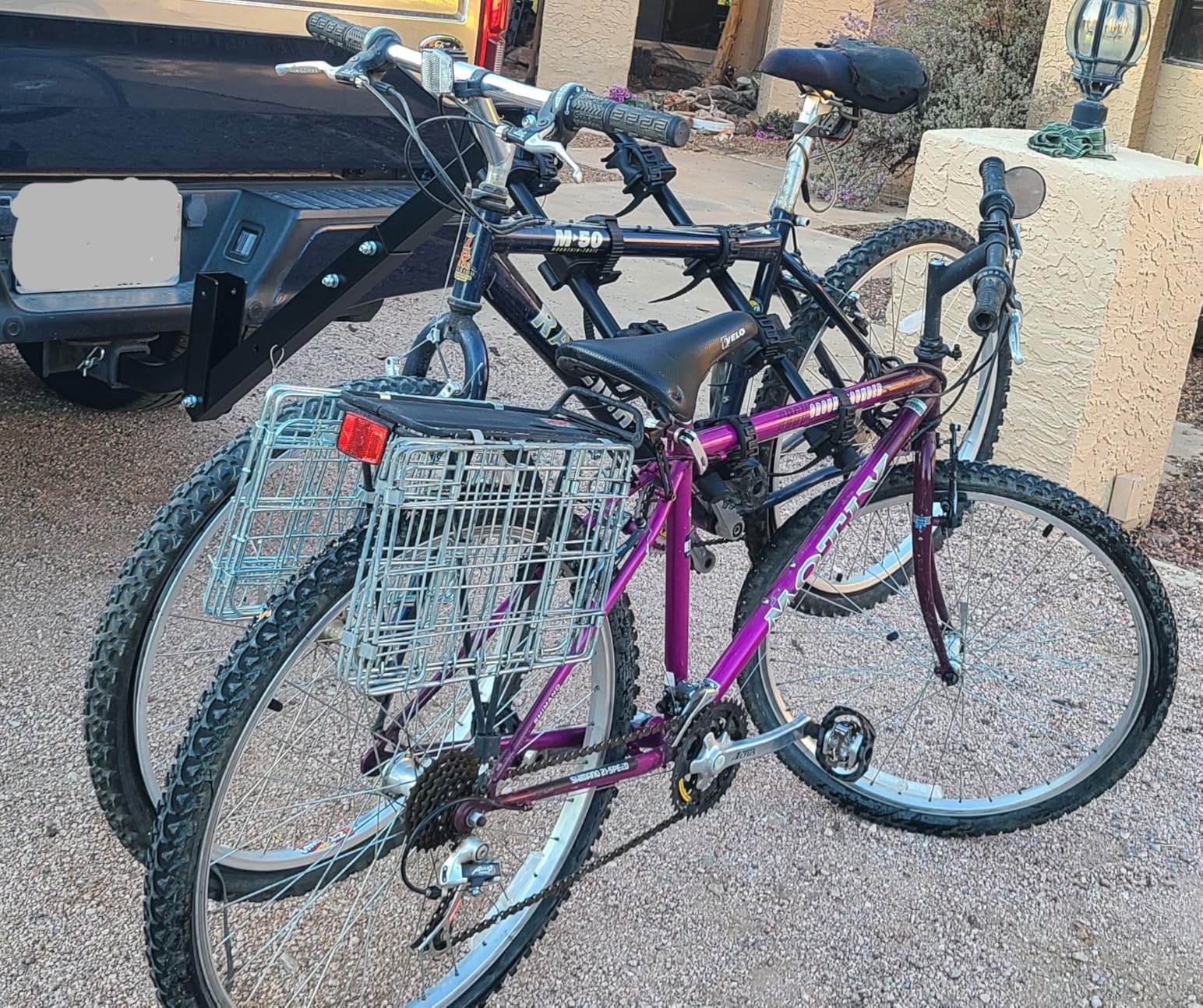 Amazon Basics 4-Bike Hitch Rack with 2