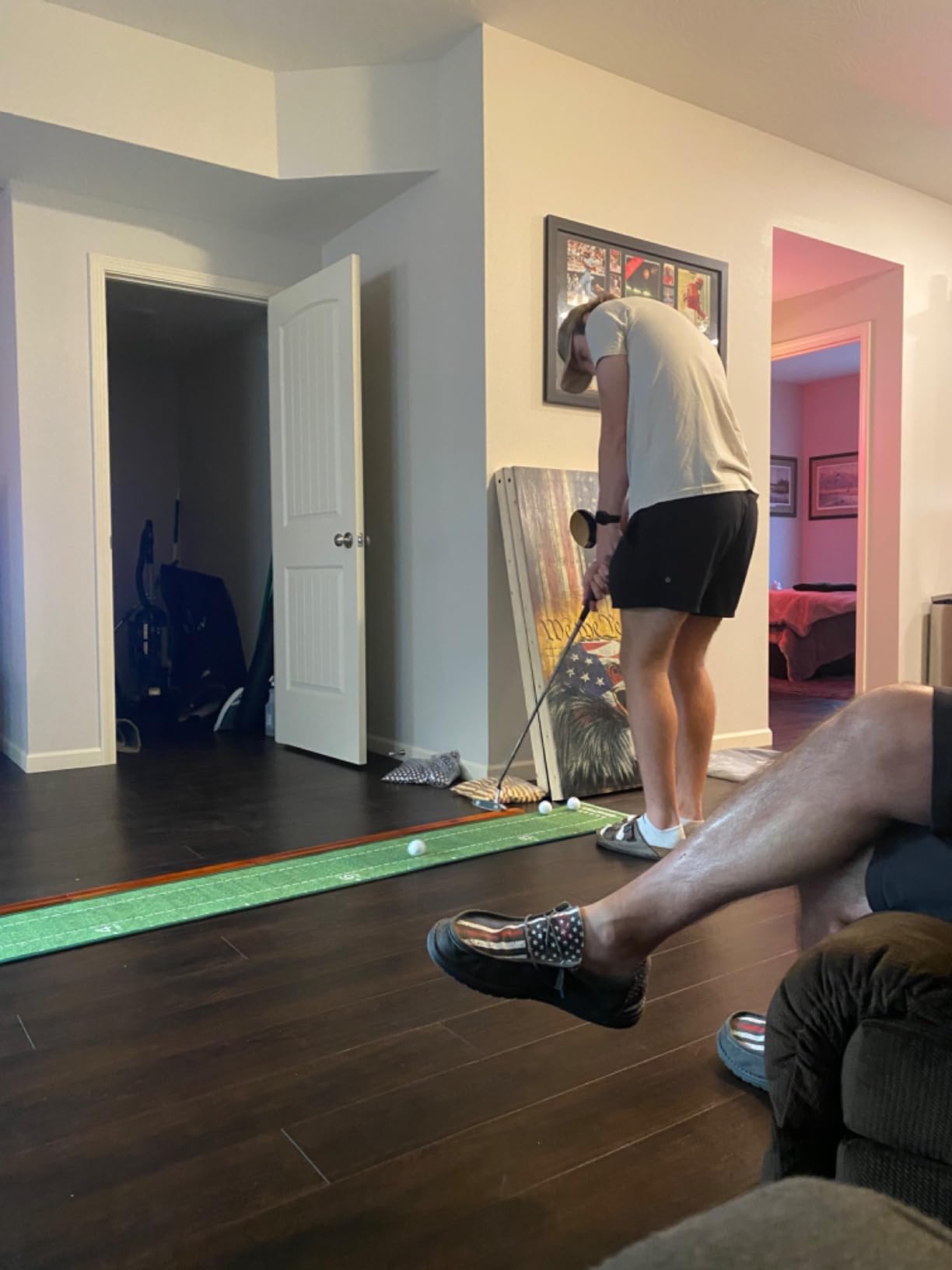 GimYaa Golf Putting mat Green Indoor and Outdoor with Auto Ball Return,Game Practice Golf Gifts for Home, Office, Backyard Indoor Golf and Outdoor Use, Crystal Velvet Mat customer photo 1
