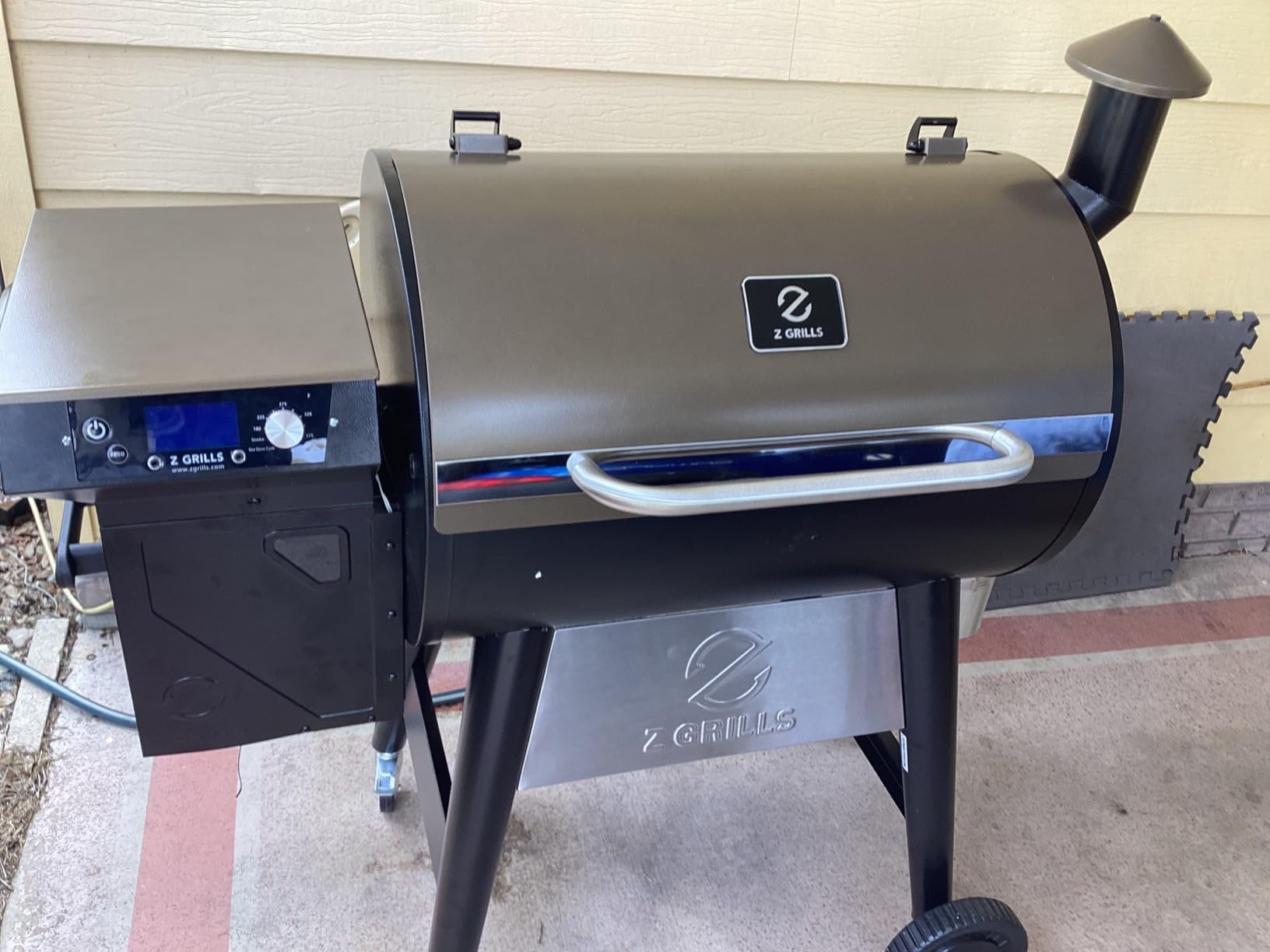 Z GRILLS 600D 8-in-1 Wood Pellet Grill & Smoker, 572 Sq In, PID 3.0 customer photo 1