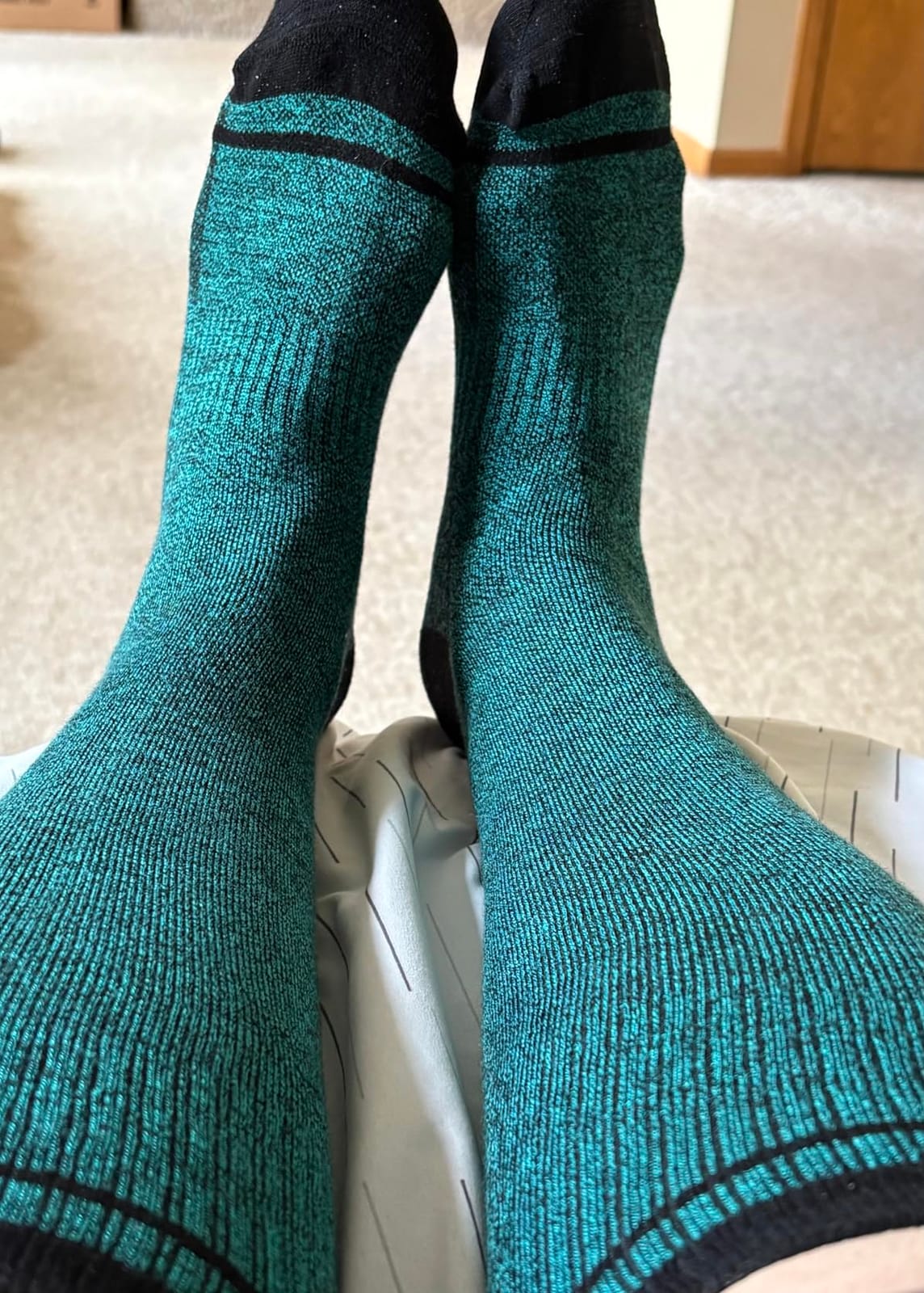 Compression Socks Women & Men 15-20 mmHg for Flying customer photo 1