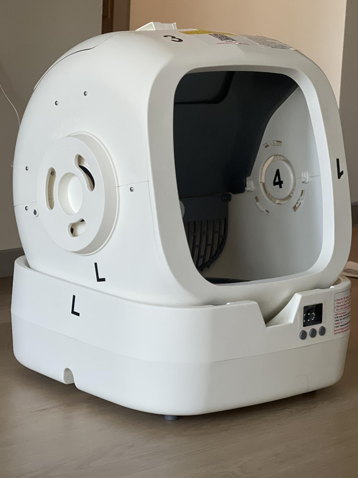 Mintakawa Automatic Cat Litter Box Self Cleaning - APP Control and Weight Monitoring - Ultra-Quiet, Suitable for Medium Cats and Kittens, Safe Anti-Pinch Litter Box (Assembly Required) - White customer photo 1