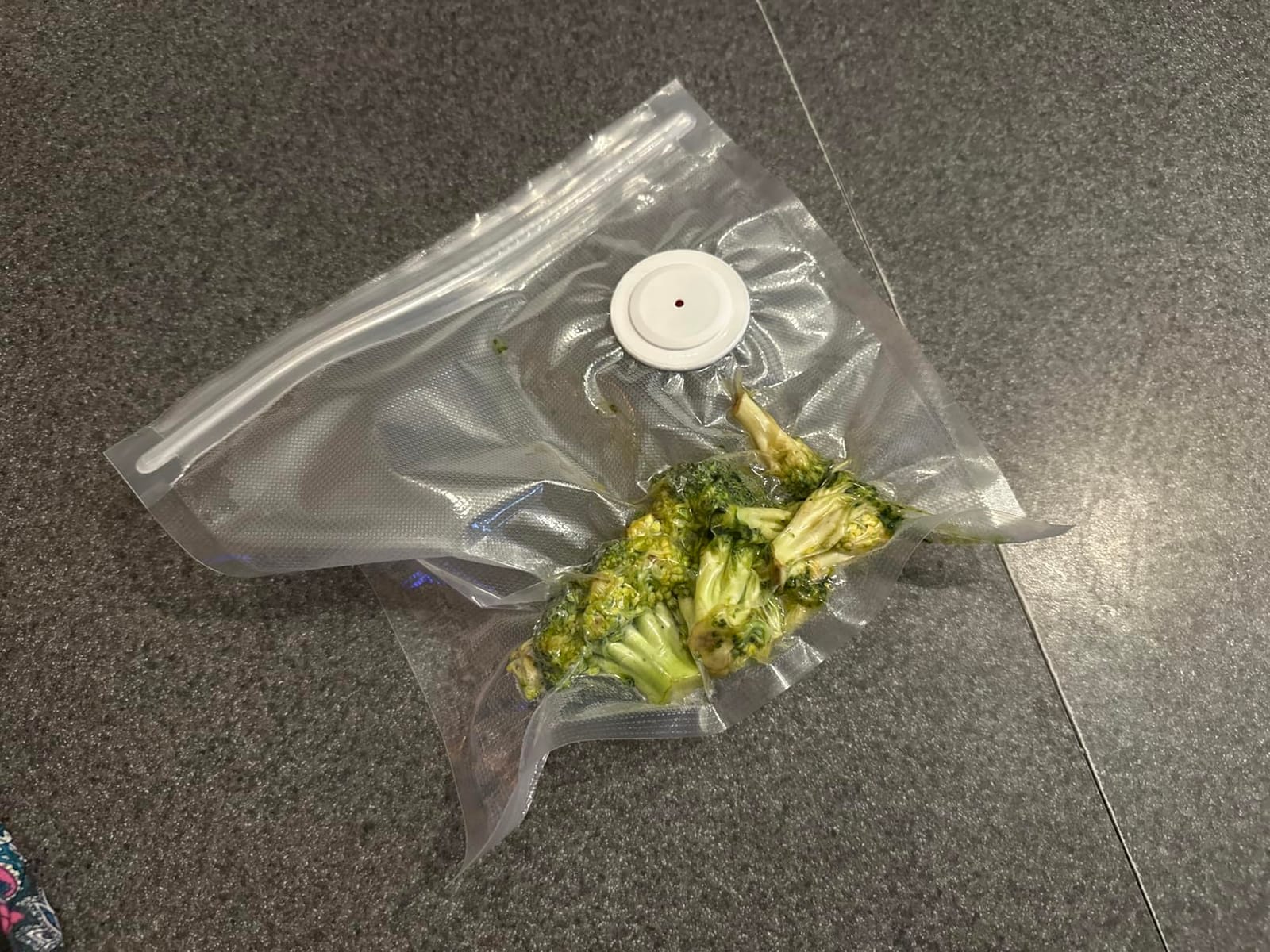 GIRAFFYCO Compact Handheld Vacuum Sealer Set with 30 Reusable Bags customer photo 2