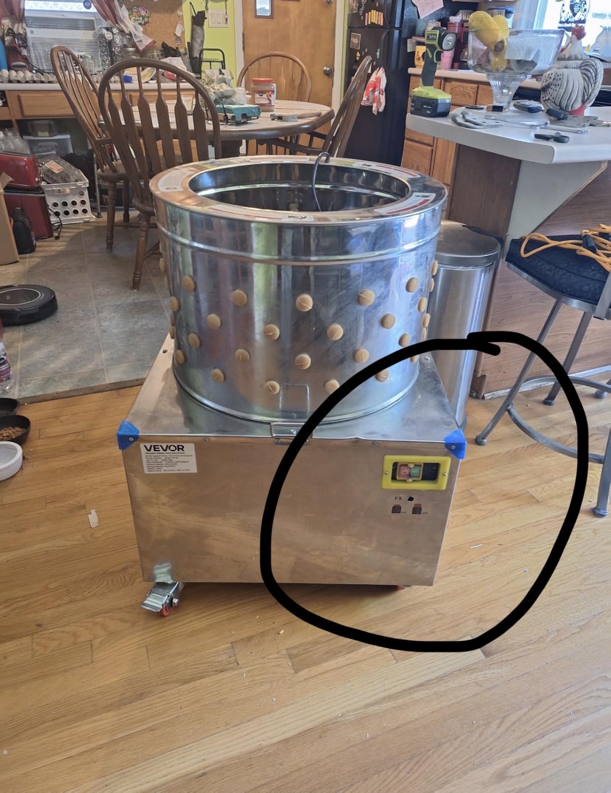 VEVOR Chicken Plucker Machine, 20 in Drum, 750W & 275RPM Electric Chicken Plucking Machine with 98 Soft Fingers & Transport Wheels, Stainless Steel Feather Remover for Processing 2 Chicks Once customer photo 2