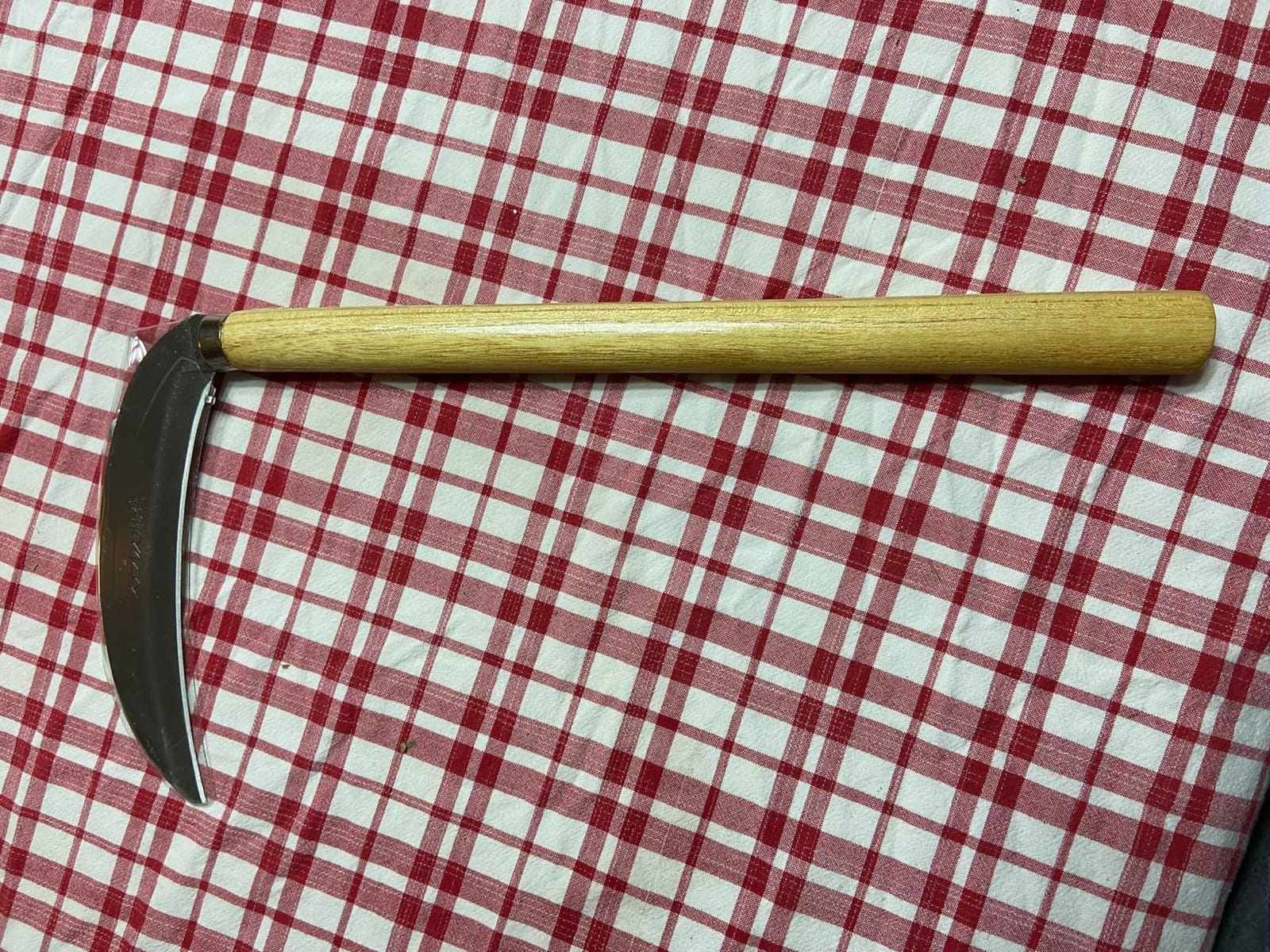 Traditional Scythe with 23.2-Inch Blade, 65 Manganese Steel, S-Shaped Wooden Handle – Manual Grass Cutting Garden Tool Scythe customer photo 1